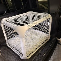 DIGGS Evolv Dog Crate 