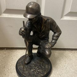 Bronze Kneeling Golfer Sculpture 