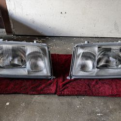 1(contact info removed) Mercedes-Benz W124 Euro Headlights (Clear)