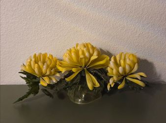 Lucite Chrysanthemum Centerpiece