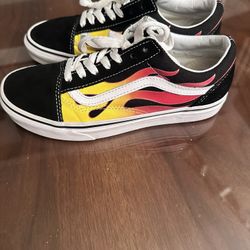 Vans Flame Sneakers Men’s size 6, Women’s size-7.5