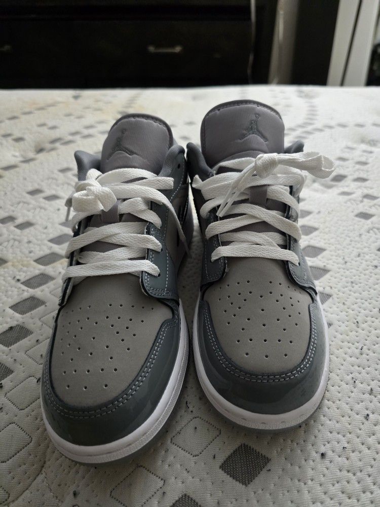 Jordan 1s LOW SE COOL GREY Size 6Y
