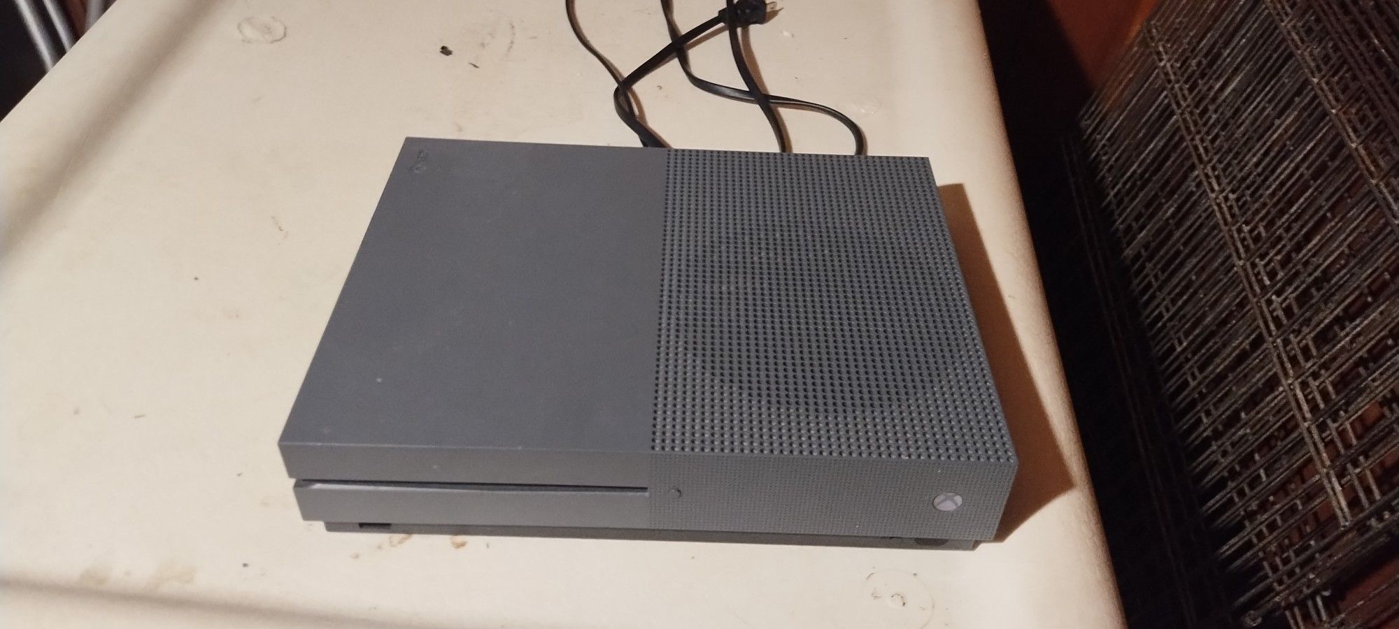 Xbox 1 S Without Controller But All The Hookups 