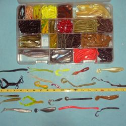 Paddle tail minnows, rubber worms, grubs + soft bait fishing lures for Sale  in Gurnee, IL - OfferUp