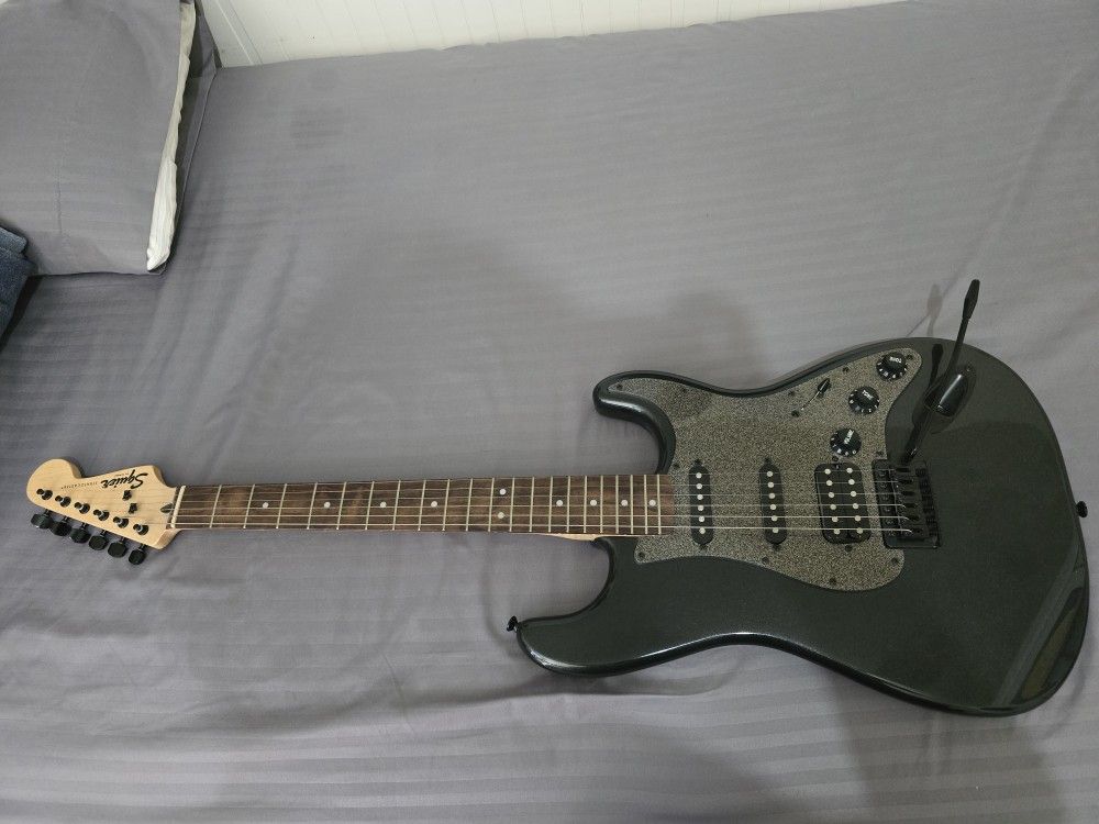 Squire By FENDER Stratocaster E GUITAR