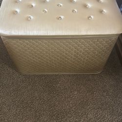 Vintage Clothes Hamper