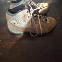 Womens hi tec shoes size 8