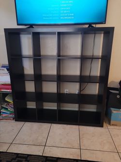 Hisense 58" Roku 4k HDR & Entertainment Center Book Shelf