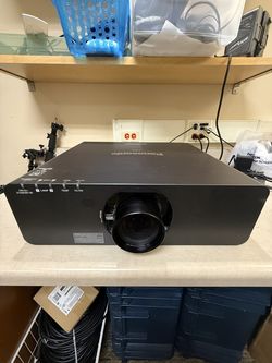Panasonic PT-DZ770ULK Large-Venue Projector w/ ET-DLE150 Lens