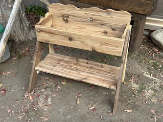 Very Cute Planter With Shelf