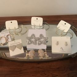 ✔️NWOT Ladies Earrings 🌹