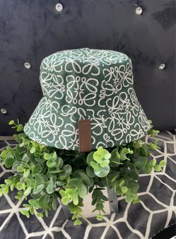 Bucket hat