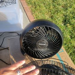 Fans 1 metal 1 plastic