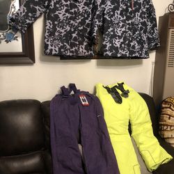 KIDS SNOW  BIBS PANTS JACKETS BOOTS ASKING 25 EACH ITEMS SETS  35  CASH ONLY AVAILABLE 