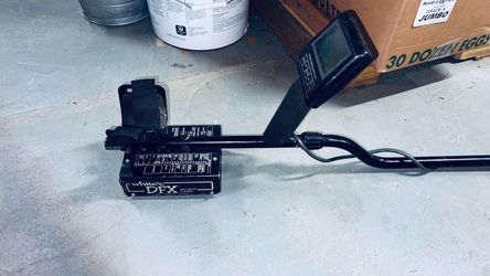 White DFX metal detector with original case