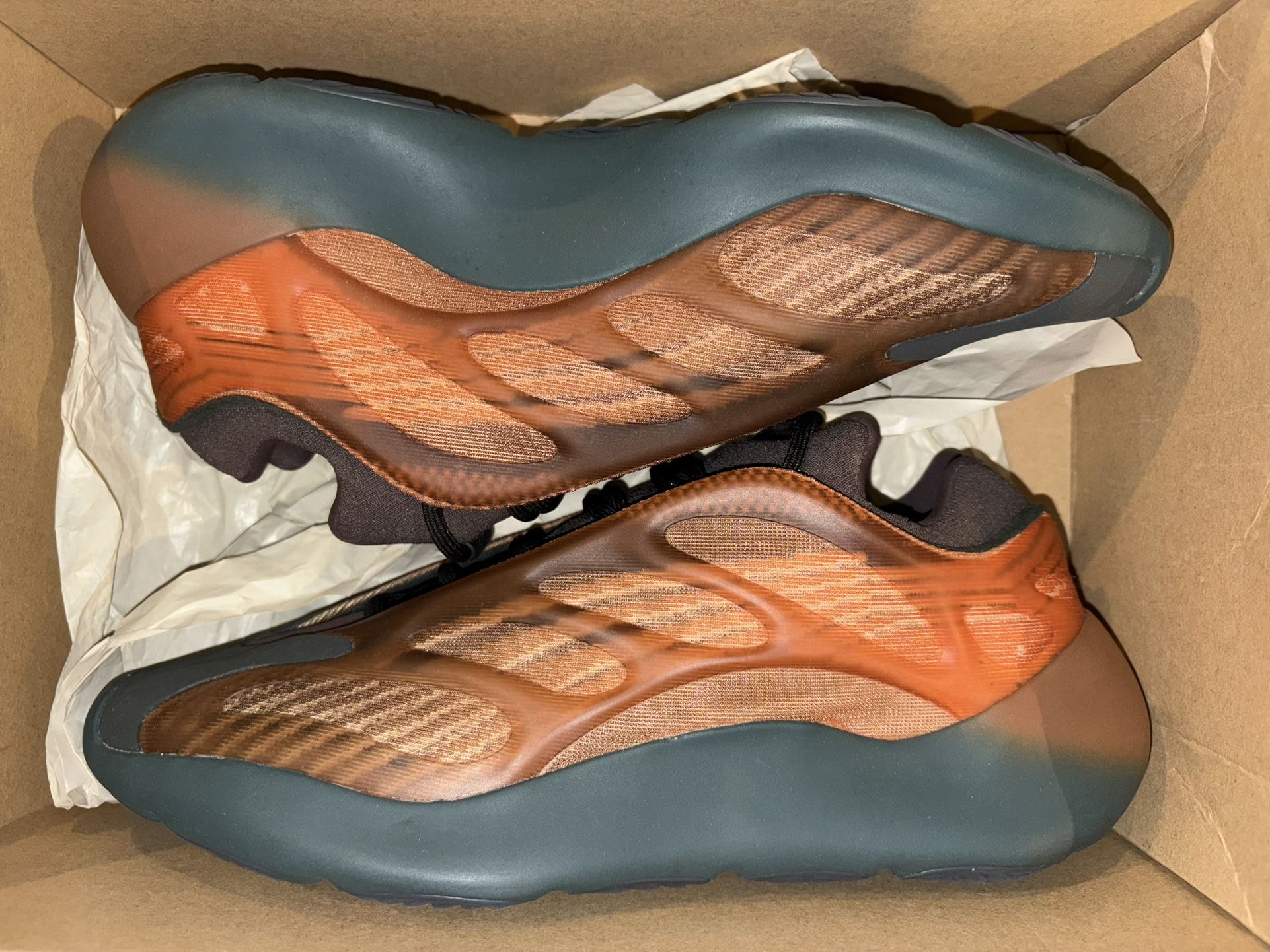 Adidas Yeezy 700 V3 “Copper Fade” Size 11.5M