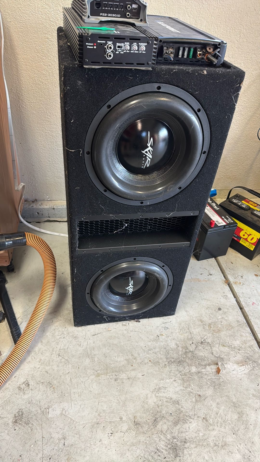 2 12s Ajar Audio With 2000 Watt Amp Only Used For Two Months Brand New Still