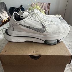 Nike Air Zoom Type SE. white. Sz 10.5