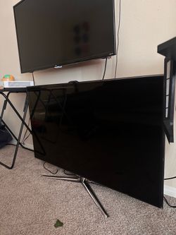 43” Samsung tv with swivel and camera