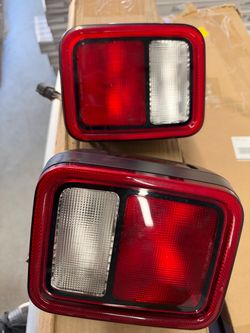 OEM Tail Lights / Brake Lights – Jeep Gladiator JT (Pair)
