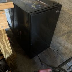 Mini Fridge 