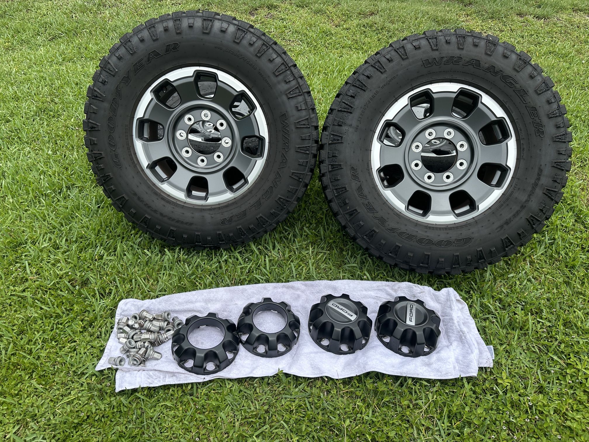 F250/F350 Tremor Wheels And Tires Duratrac Wrangler LT285/75R18 35” With Caps And Lugs