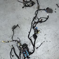 2005-2011 2007 TOYOTA TACOMA GENUINE ENGINE FUSE BOX RELAY JUNCTION BOX OEM 4.0 