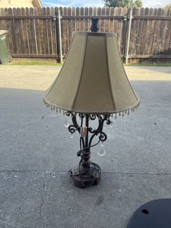 2 Ashely Vintage Style Lamps (READ THE DESCRIPTION)
