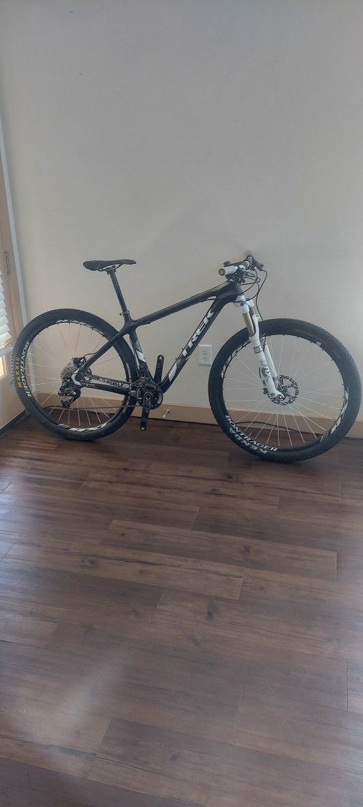 Trek Superfly PRO Carbon 29 (Medium)