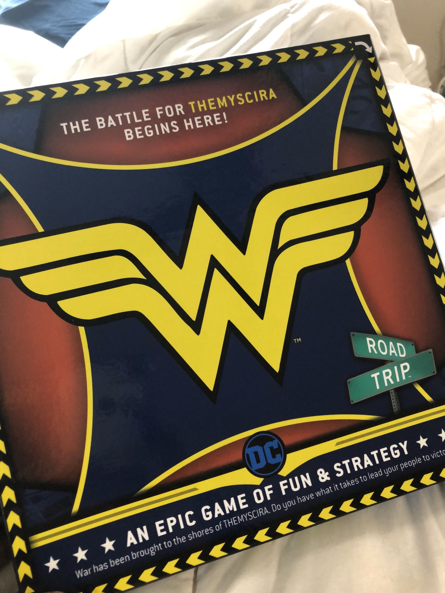 CLASSIC WONDER WOMAN BOARD GAME NEW IN PLASTIC