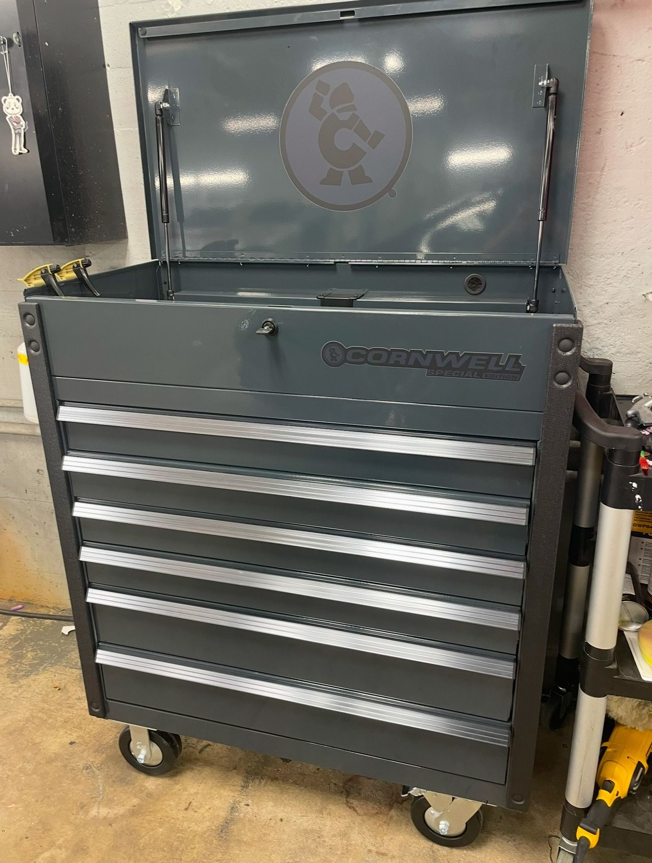Cornwell Special Edition 39” 5 drawer toolbox/service cart