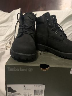 Black timberlands size 4