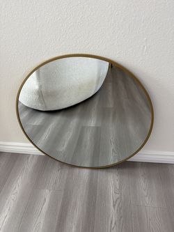 Round wall mirror