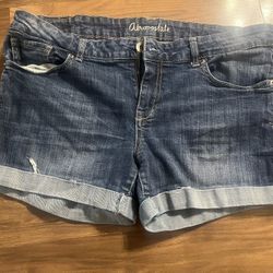 Aeropostale Boyfriend Jean Shorts Women’s Size 12