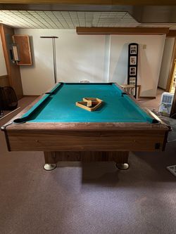 Kasson 8ft Table - Priced to Sell excellent condition