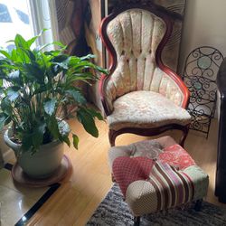 Old World Style  Victorian Chair 
