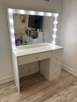 ✨ White Hollywood Vanity w/ Lighted Mirror + 5 Drawers