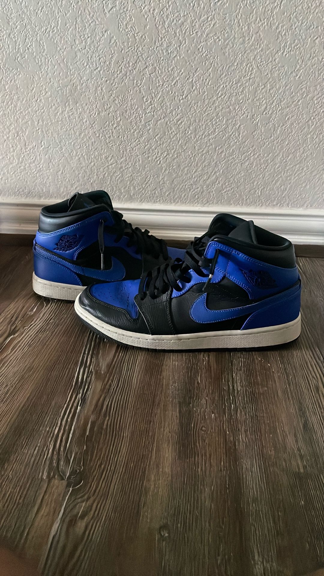 Air Jordan 1 Mid 'Hyper Royal