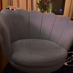 Blue seashell rolly chair