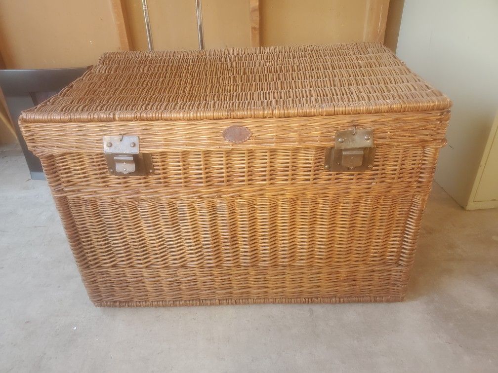 Rattan trunk from 1916