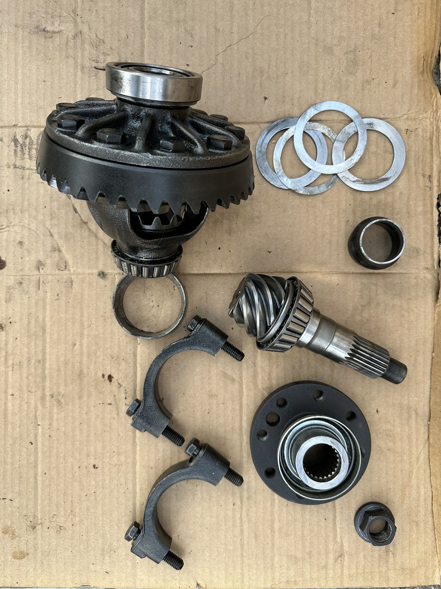 Jeep Wrangler 4.88 gear set. 39/8 tooth count rounds to 4.88 gears