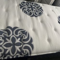 Twin Xl Plush Serta Mattress 
