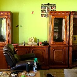 Entertainment Center With Glass Shelfing 