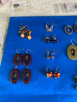 12 pr. Earrings with semi precious gems