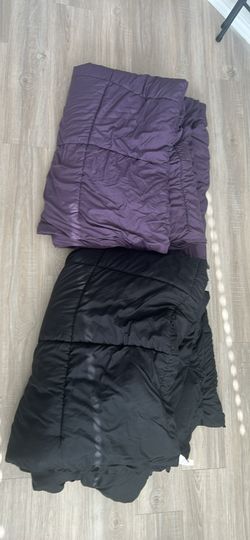 2 comforters $25 each