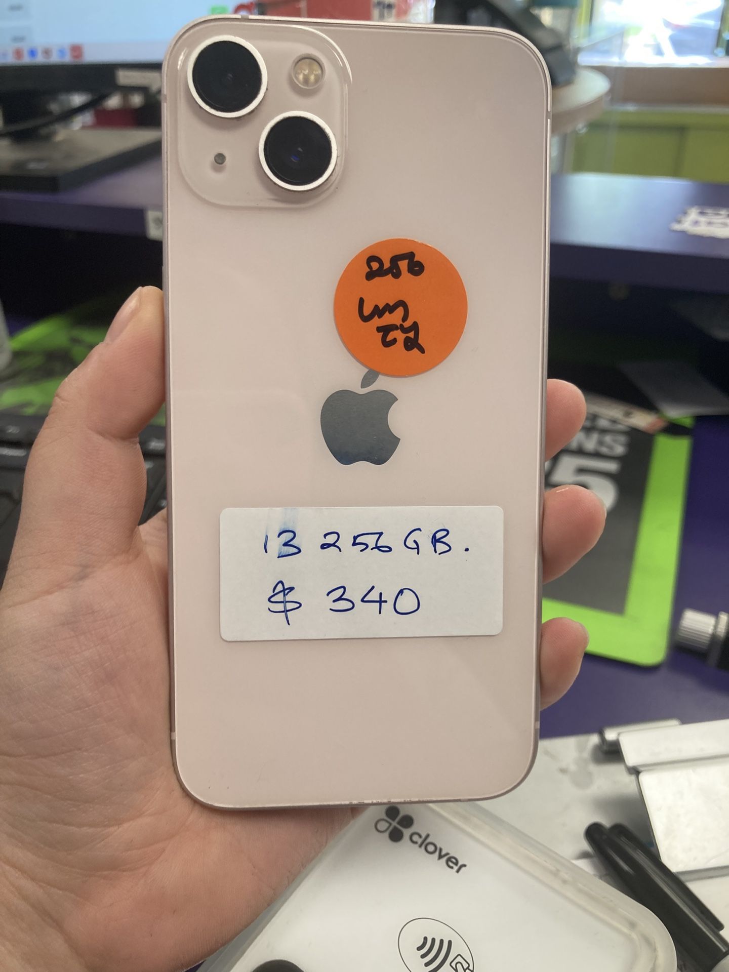 Factory Unlocked Iphone 13 256gb comes with store warranty