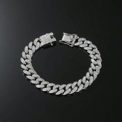 Iced Out Chain Bracelet For Men/ Women. (NEW)
