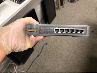 Linksys EtherFast 10/100 5-Port Workgroup Hub with Uplink  - Model EFAH05W