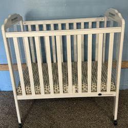 Eviornments Baby Crib 