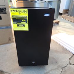 Summit Appliance Mini Fridge 